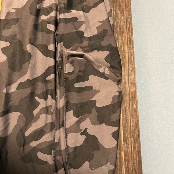 Old navy active leggings - Picture 3 of 4